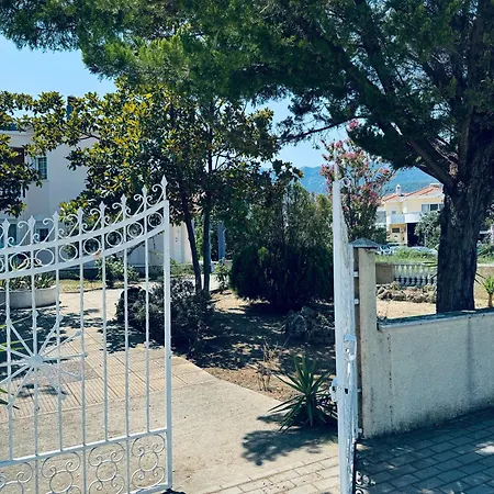 بيت للعطل Garden لايميناس